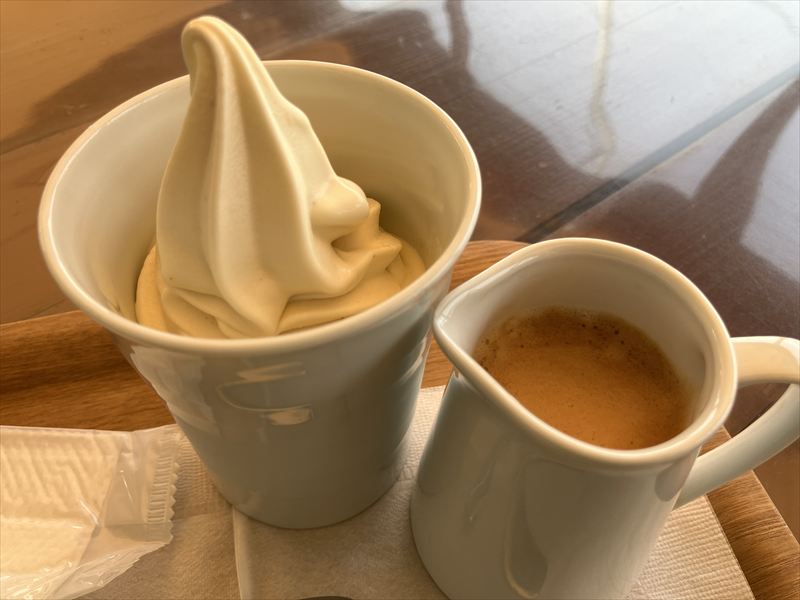 恵那川上屋 本店 カフェ 栗ソフト